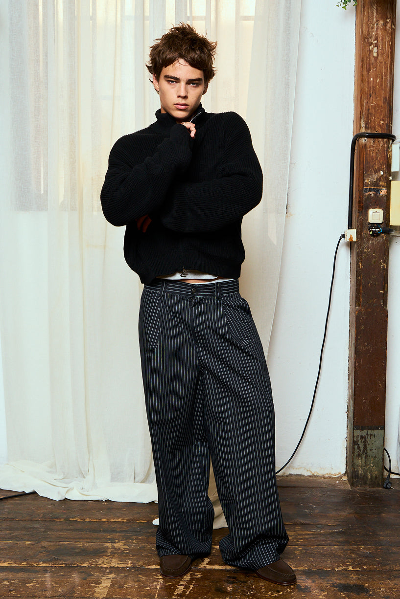 Delore Black Knit Zipper